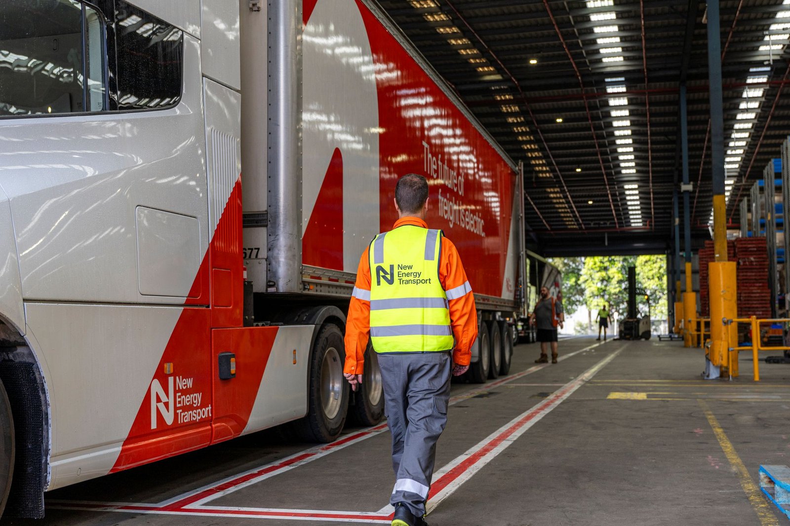 New Energy Transport Semi Trailer Loading